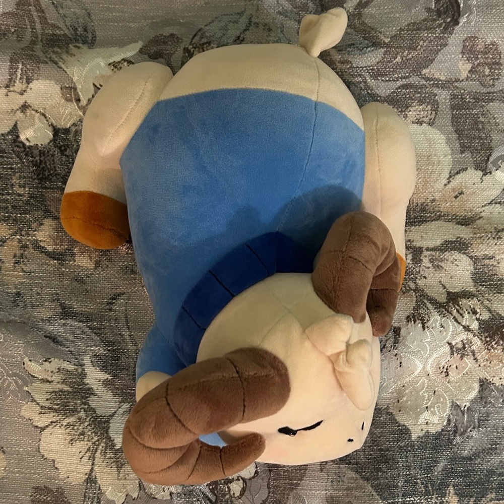 Sleepy time Rammie plush
Jschlatt - Picture 2 of 5